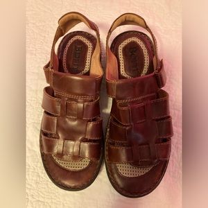Men’s Born leather sandals. Size 11. Excellent condition.